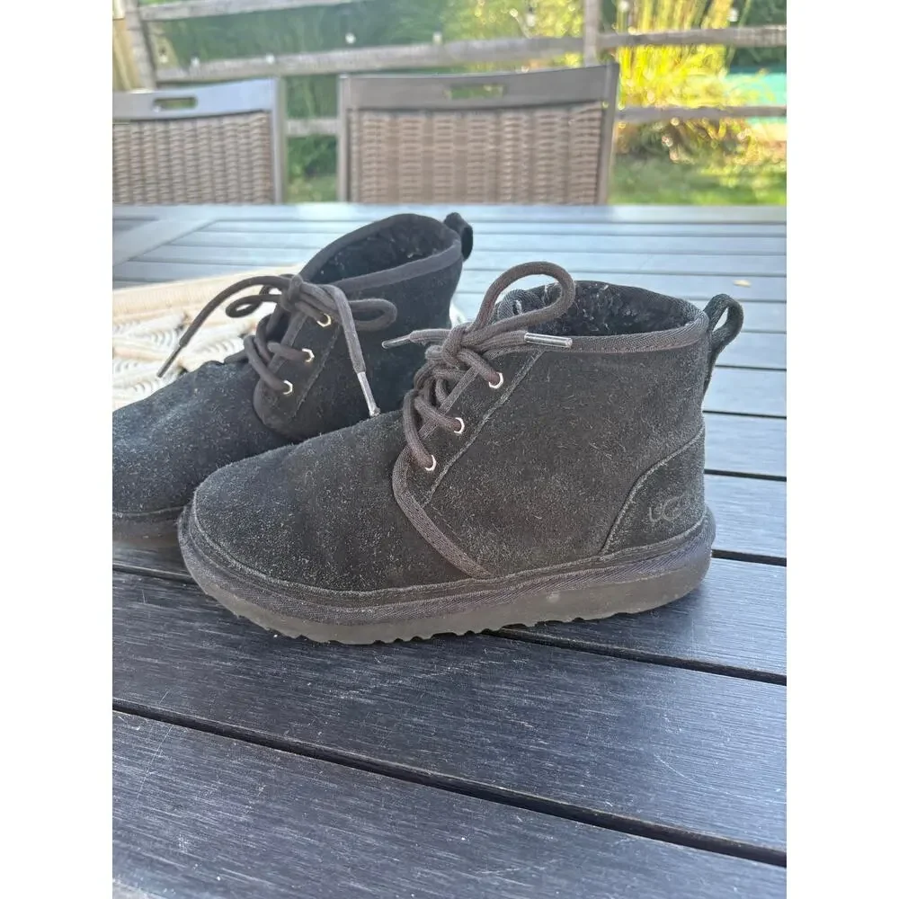 Ugg Kids Neumel II Black Chukka Ankle Boots Size 4 Suede Leather Winter Booties